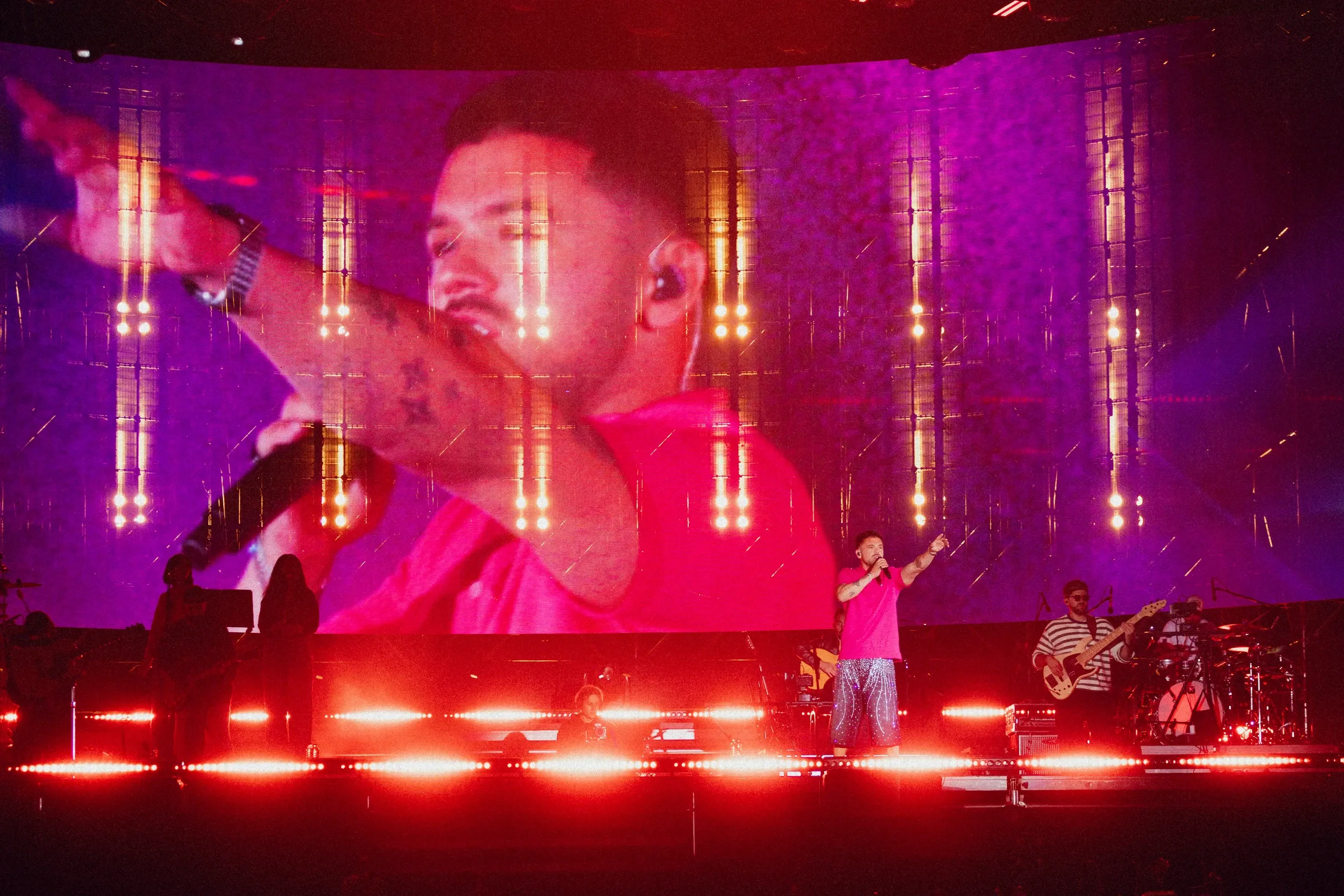 Live close-up of the singer on the screen behind the band